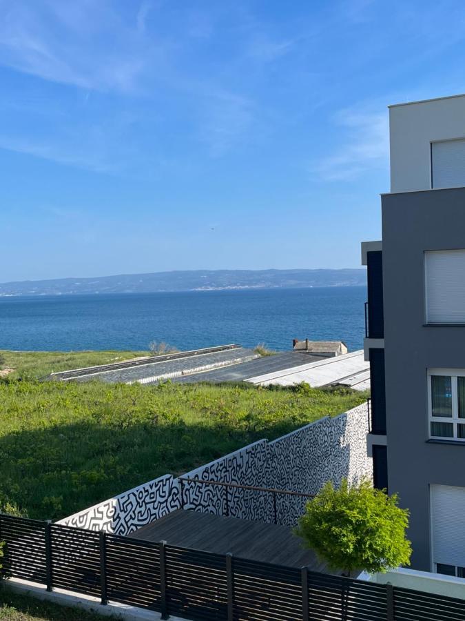 Uma Apartment Split Exterior photo